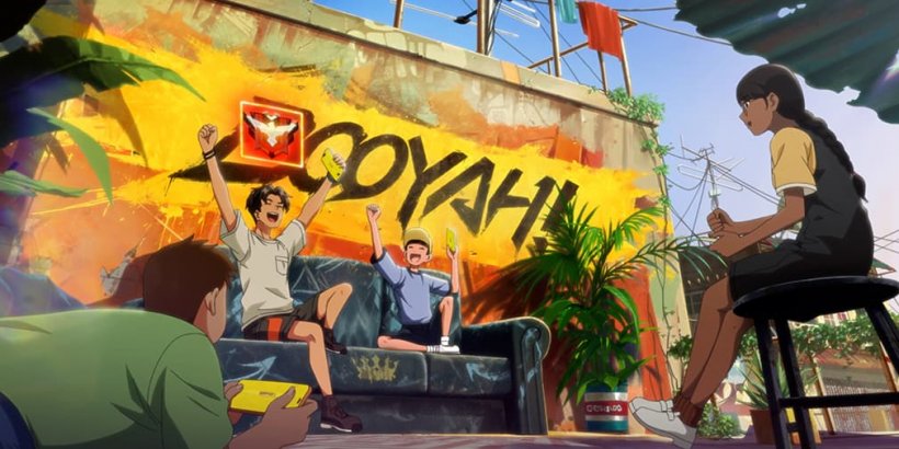 Hai cậu bé trên ghế sofa cổ vũ trong khi một người thứ ba nằm trên mặt đất chơi với điện thoại